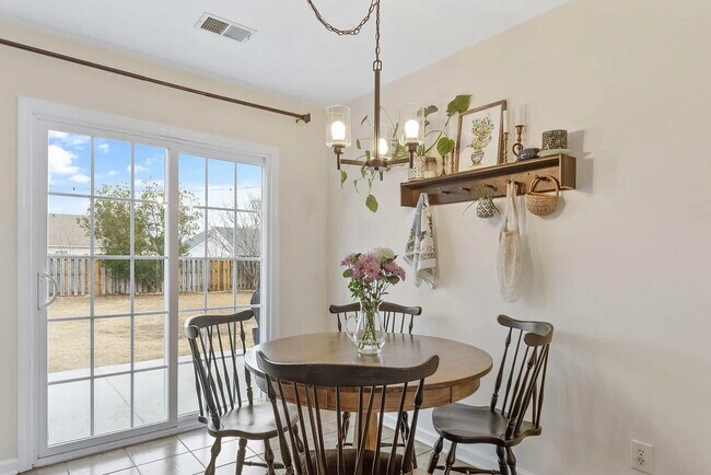 Foto del edificio - Charming 3-Bedroom Home for Rent in Leland, NC – Large Backyard & Great Amenities!