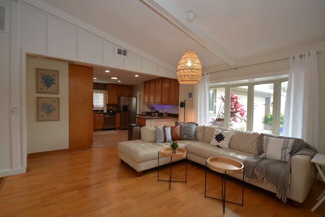 Foto del edificio - Salt Water Canal Pool Home Fully furnished