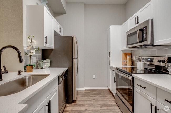 2BR, 2BA - 851 SF - Ascent North Scottsdale