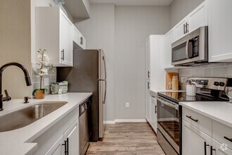 2BR, 2BA - 851 SF - Ascent North Scottsdale