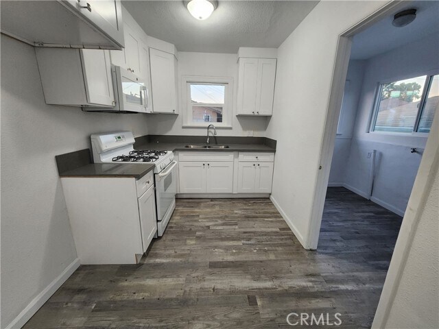Building Photo - 1149 W 97th St