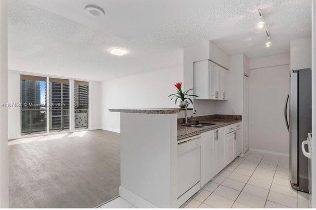 Foto del edificio - 1155 Brickell Bay Dr