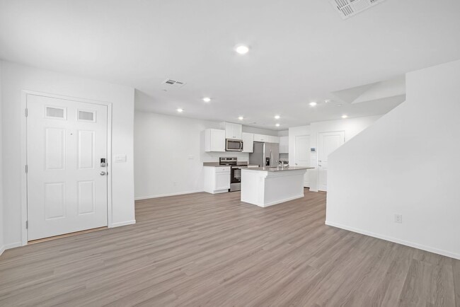Building Photo - Stunning New Townhome in Henderson