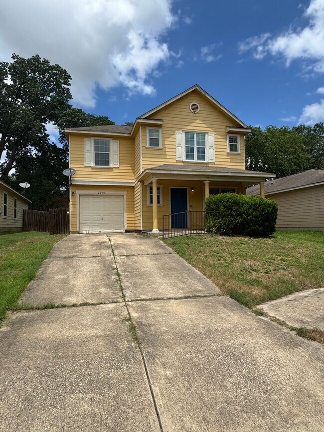 Building Photo - 3 BR/2.5BA | Newly Renovated Single Family Home | 1-Car Covered Parking | Fenced backyard!