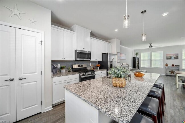 Foto del edificio - 512 Clara Ln