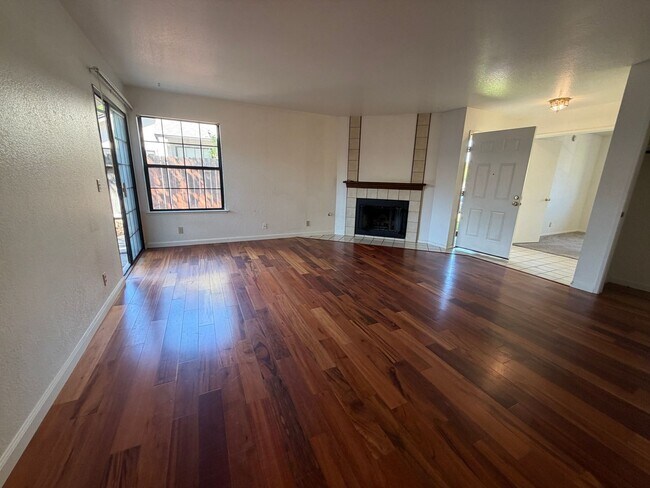 Foto del edificio - Great Townhome!