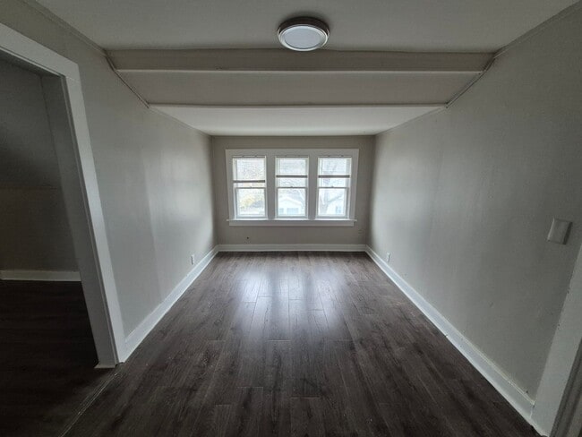 Foto del edificio - 512 S Washington St