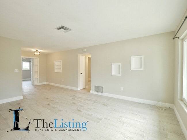 Building Photo - 83 Griggs Ave