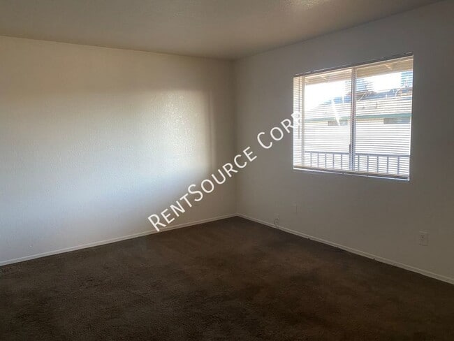 Foto del edificio - 15582 L St