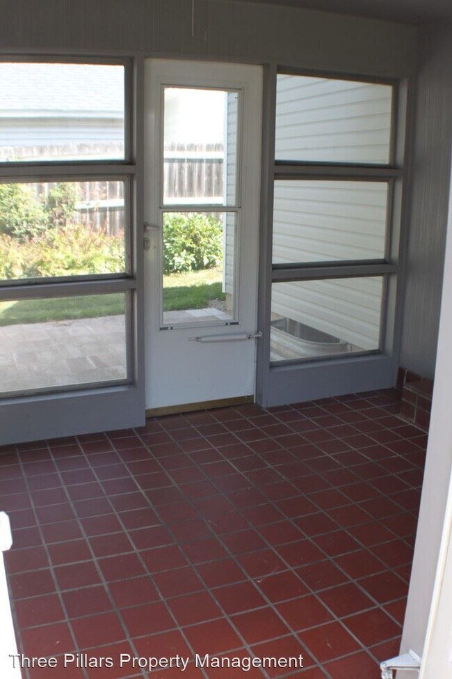Building Photo - 3 br, 2 bath House - 1007 10th St NE