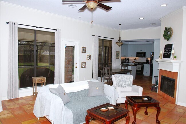 Foto del edificio - 224 Sleepy Hollow Dr
