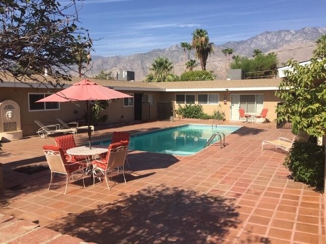 Foto principal - 561 Highland Dr