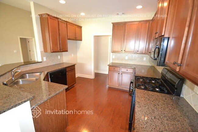 Foto del edificio - 427 Sweetwater Bridge Cir