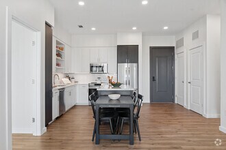 Interior Photo - Chasen