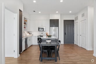 Interior Photo - Chasen