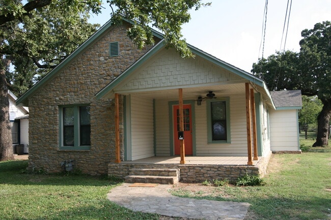 Building Photo - 2211 Bridge St