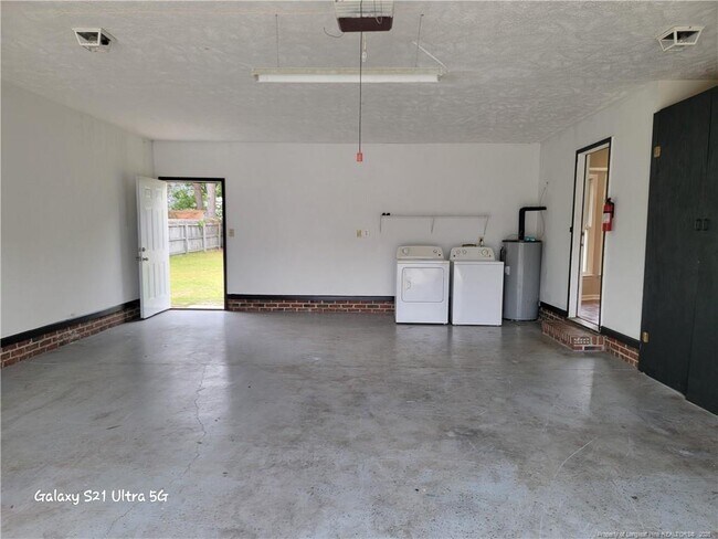 Building Photo - 409 Sparrow Dr