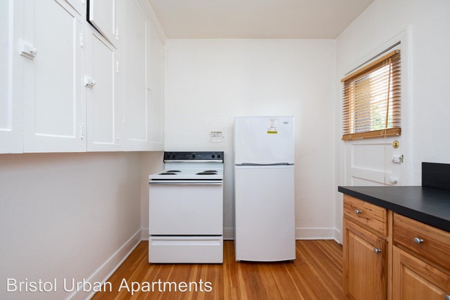 Building Photo - 5318 NE Wistaria Dr