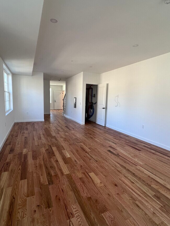 Foto del edificio - 125 Broughton Ave