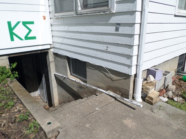 Building Photo - McCollum 1004