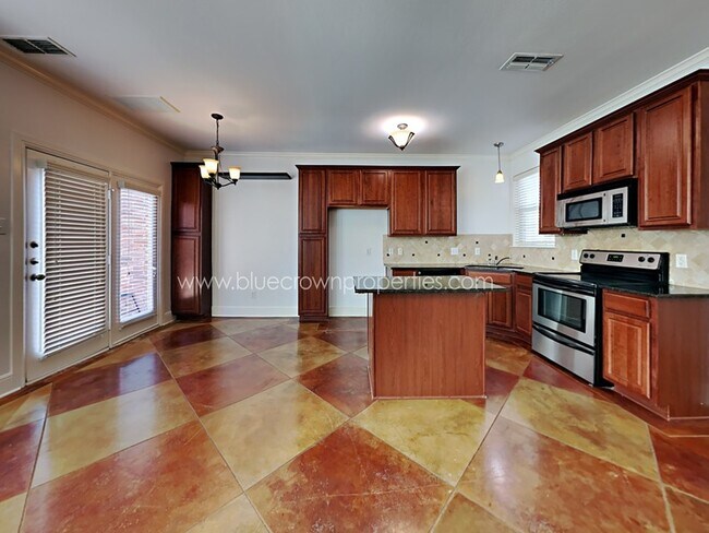 Building Photo - 5020 Venecia Way