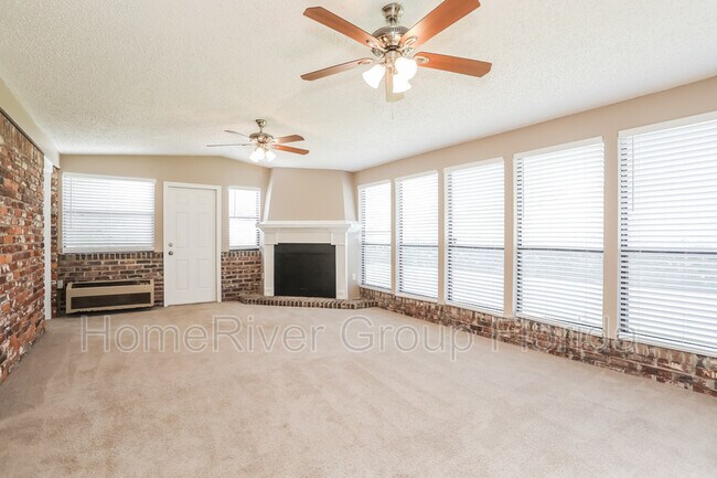 Building Photo - 5105 Brighton Dr