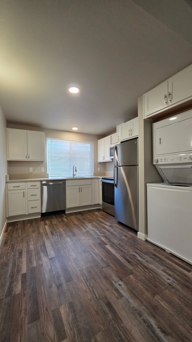Building Photo - 1126 Sleater Kinney Rd SE