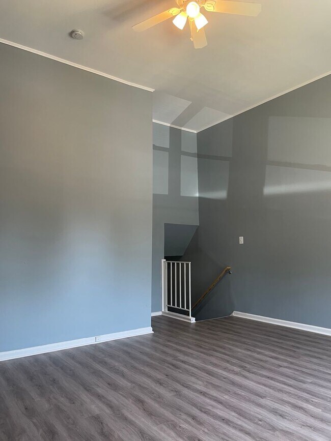 Building Photo - Split Level Linwood Home for Rent!