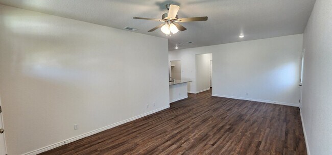 Foto del edificio - Act fast!  Don't let this opportunity slip by. Contact us today to schedule your showing!