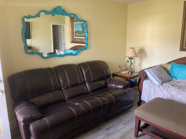 Building Photo - AVAILABLE JANUARY 1-2025-Furnished One Bed...