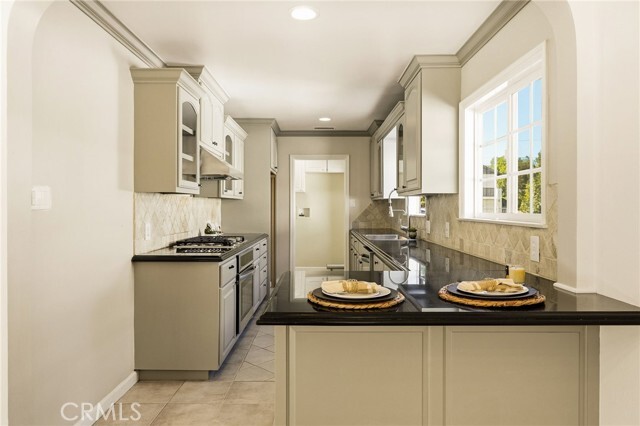 Foto del edificio - 7218 Enfield Ave