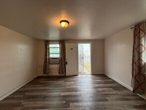 Building Photo - 107 E 1st Ave