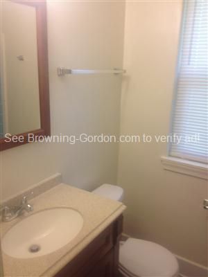 Building Photo - Cute and convenient duplex available!!