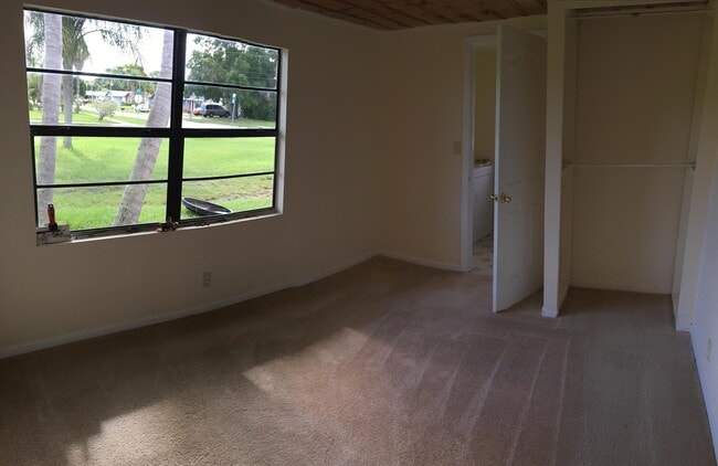 Building Photo - 3302 Meadow Ln