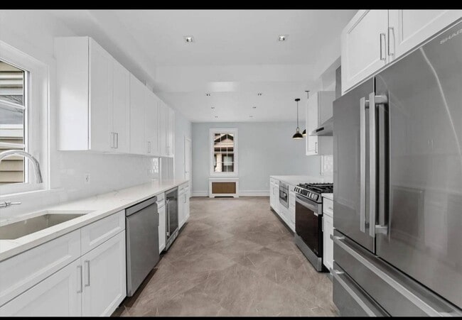 Building Photo - 70 Normandy Rd