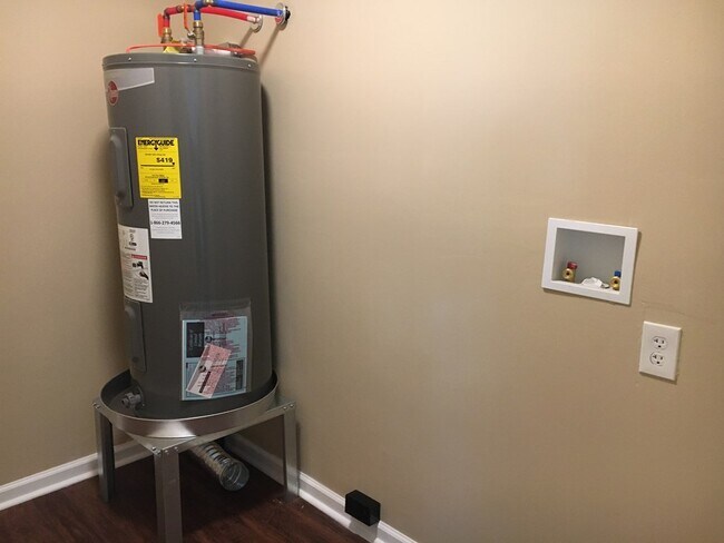 Foto del edificio - 114 Holley Ridge Rd