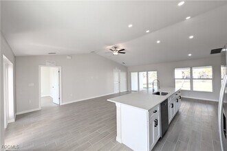 Building Photo - 707 Kismet Pkwy E