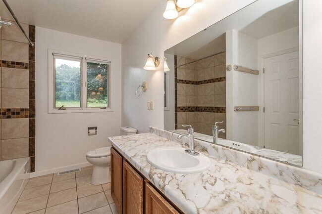 Foto del edificio - 809 Huntington Blvd