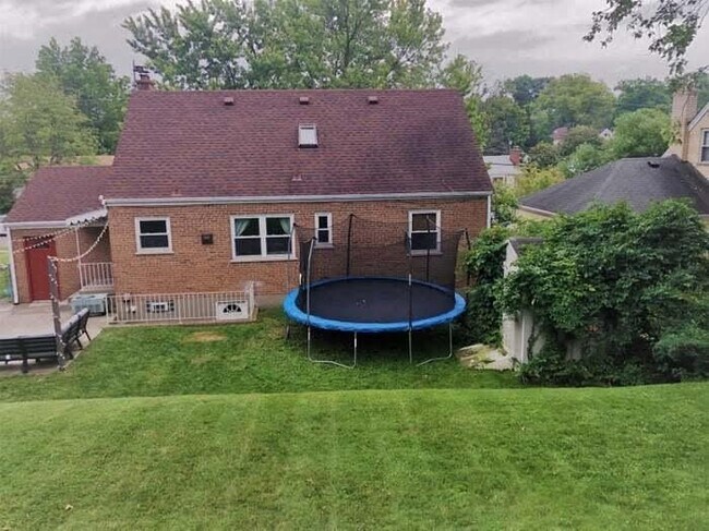 Foto del edificio - 5563 Sunnywoods Ln