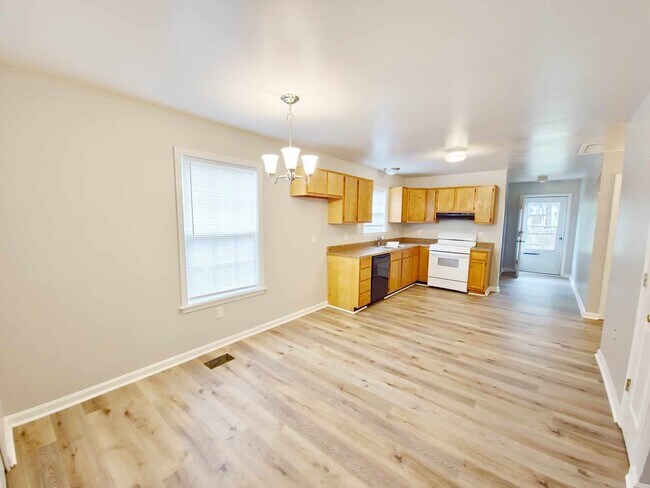 Foto del edificio - VERY SPACIOUS HOME! 4 Bedroom, 2 bathroom ...