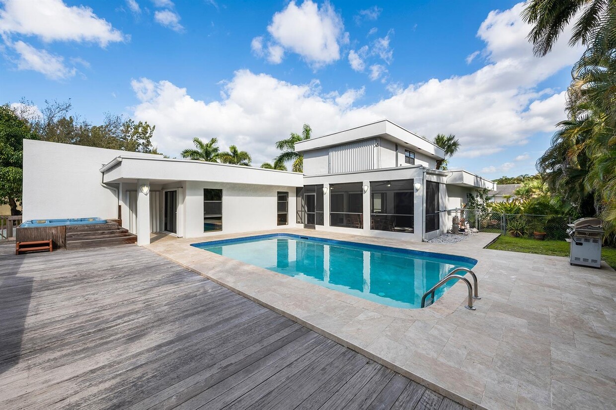 Building Photo - 6280 SW 56th Ct