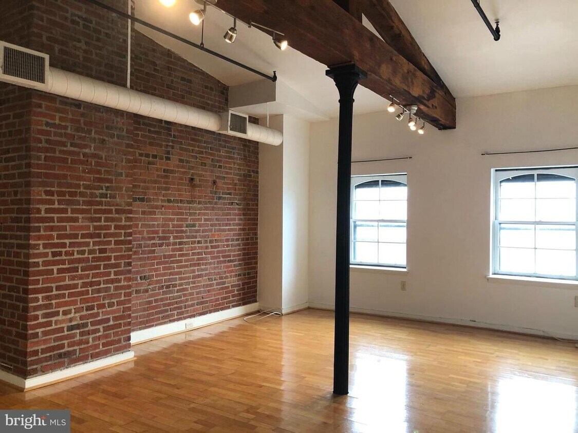 209 N 4th St Unit STUNNING LOFT, PRICED TO RENT, Philadelphia, PA 19106 Condo for Rent in