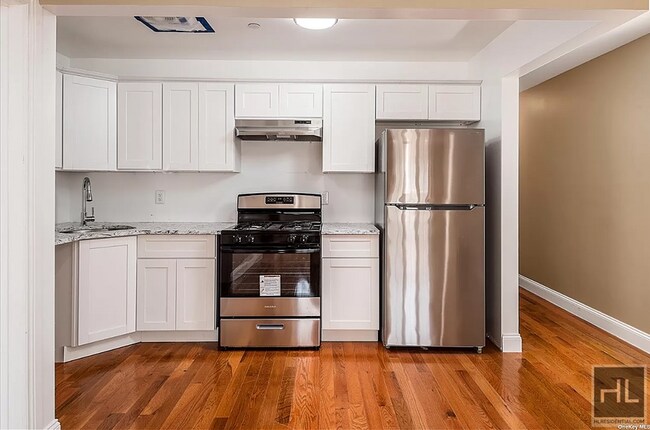 Foto del edificio - 142 STREET