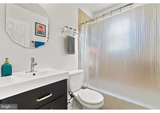 Building Photo - 1621 R St SE