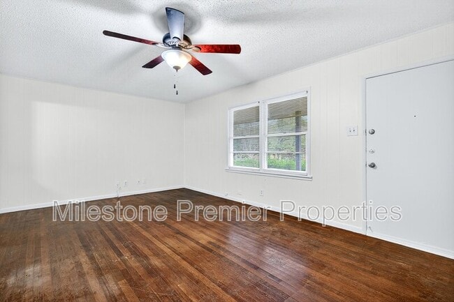 Foto del edificio - 1112 Redbud Rd