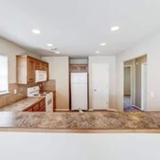 Foto del edificio - 2 Bedroom + Garage! Available now!