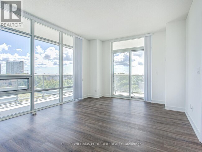 Photo du bâtiment - 621 Sheppard Ave E