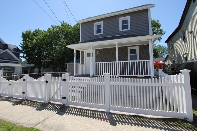 Building Photo - 12 Elm Ave