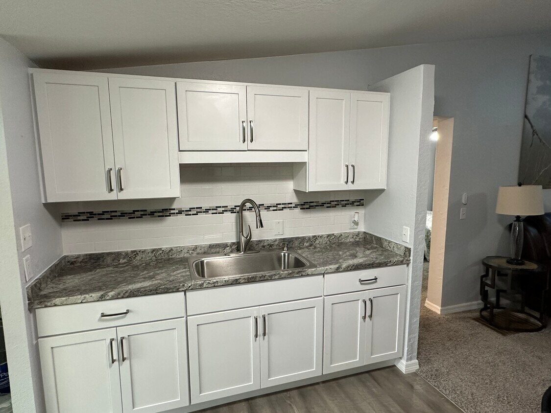 Foto principal - 2801 Carlisle Ave