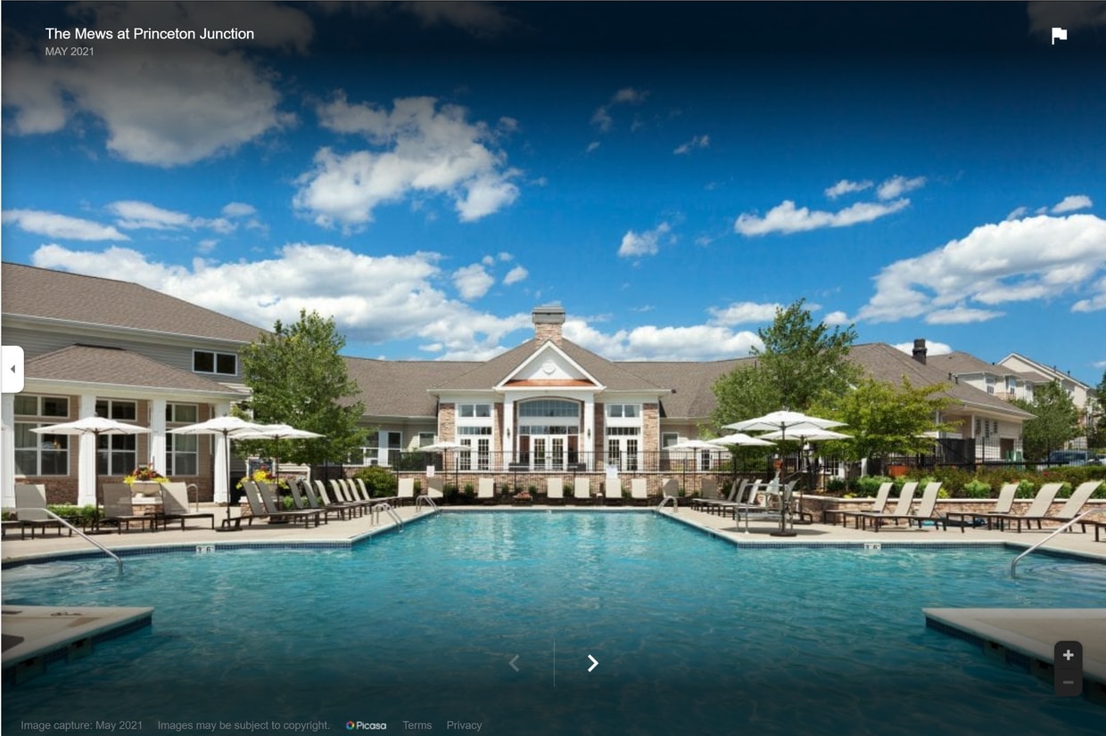 Clubhouse and Pool - 4112 Wessex Plz
